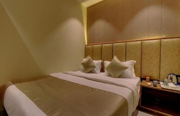 Hotel Amber Suite Near Mumbai Airport Buitenkant foto